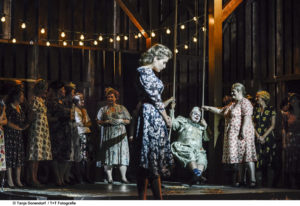 Theater Freiburg/Eugen Onegin // 2018 // Foto: Tanja Dorendorf // T+ T Fotografie // Solen Mainguené / Roberto Gionfriddo / Anja Jung / Opernchor