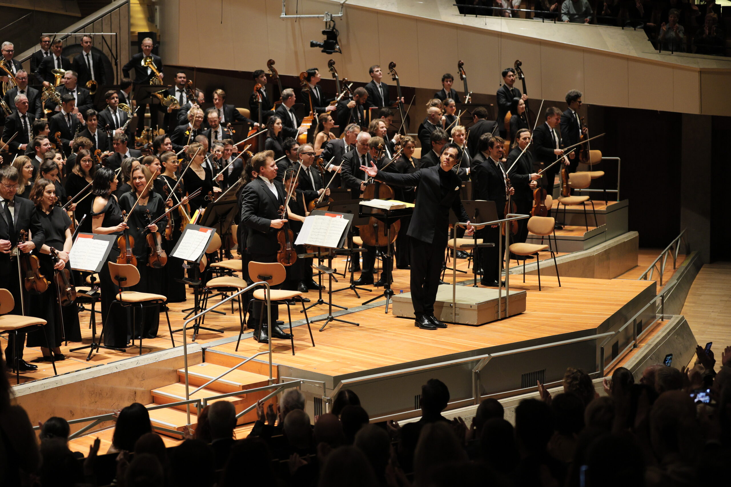 Berlin: Teodor Currentzis und das Utopia Orchester mit Wagners